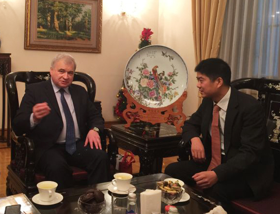 2015年12月8日,华夏珍宝博物馆董事长孙松林先生在俄罗斯驻华大使